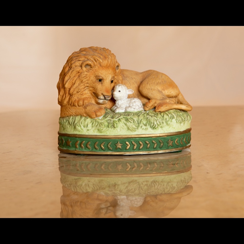 Enesco music Lion
